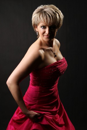 Iveta K. I. Poslední. Foto-I. Štefko, šaty-Ornela Plzeň, vlasový design-M. Hejlová, makeup-D. Nosková 